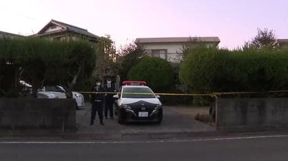 住宅で3人死亡しているのを介護施設の職員が発見　3人の首に絞められた痕　遺書のようなものも発見　警察は無理心中の可能性も含め殺人事件として捜査