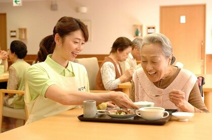 【ニチイの介護スタッフ ヒアリング調査】異業種からの転職者・介護業界へのカムバック経験者にきく、介護職の魅力・やりがいとは?
