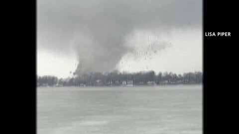 【映像】「まるで電車が家の中を･･･」アメリカ各地で“巨大竜巻”発生、暗闇に激しく光る空　ミシガン州などで8人死亡