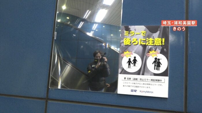 先頭のカメラを持ったスタッフ