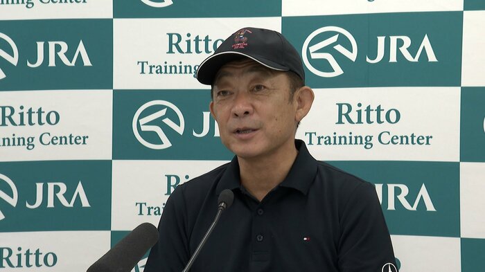 共同会見を行う友道康夫調教師