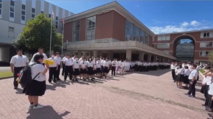 帰国し感謝を伝えるななさん(撮影:金沢学院大学附属高校)