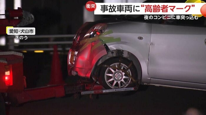 フロント部分がボロボロになった軽自動車