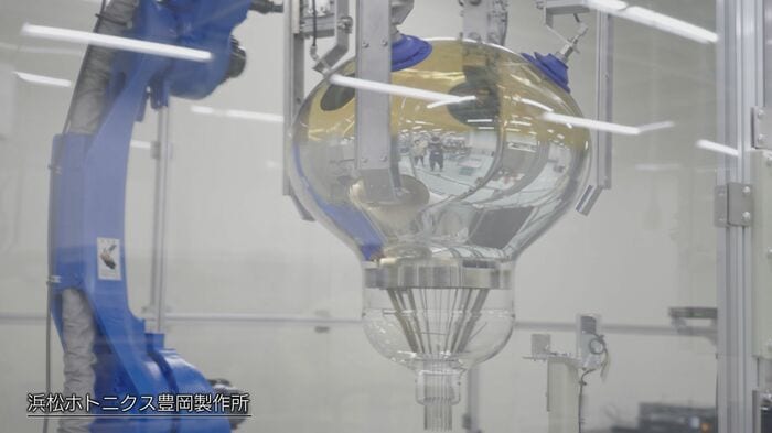電子部品と溶接 1日わずか20本ほどしかできない