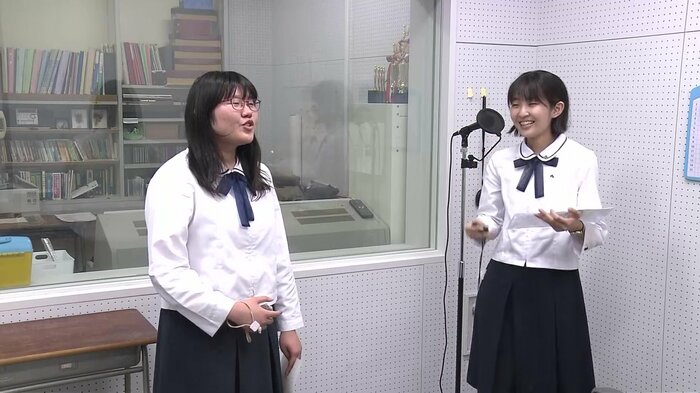 楽しそうに発声練習する2人