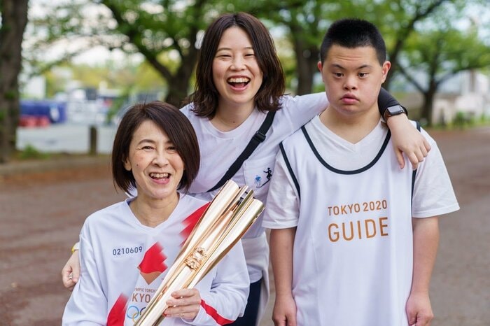 岸田家の人々。お母さんのひろ実さん、奈美さん、長男の良太さん