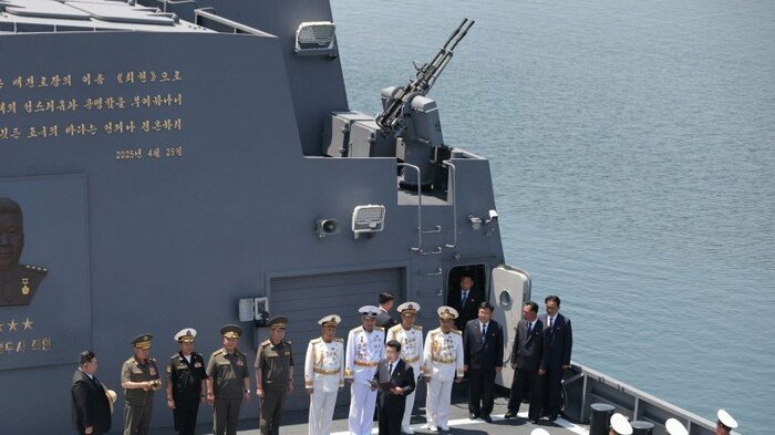 「崔賢」後部艦橋に増設された双連機関銃（2026年6月）