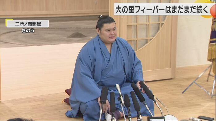 優勝から一夜明け、記者会見に臨む大の里