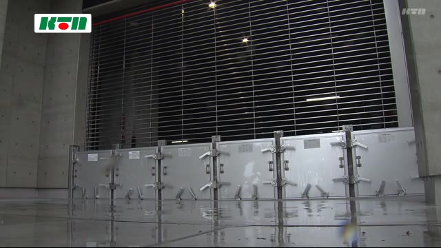 台風10号接近 長崎港に面した長崎県庁は高潮に備え防潮板を設置