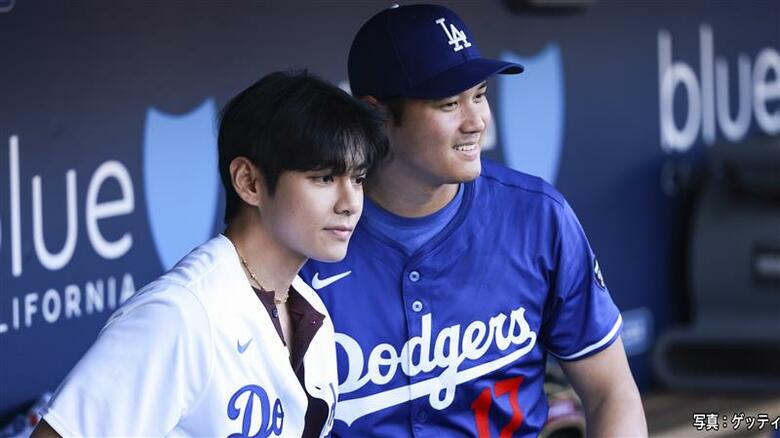 大谷翔平もハグかわし記念写真…BTSのVさん山本由伸をキャッチャー役に始球式　ドジャースタジアム｜FNNプライムオンライン