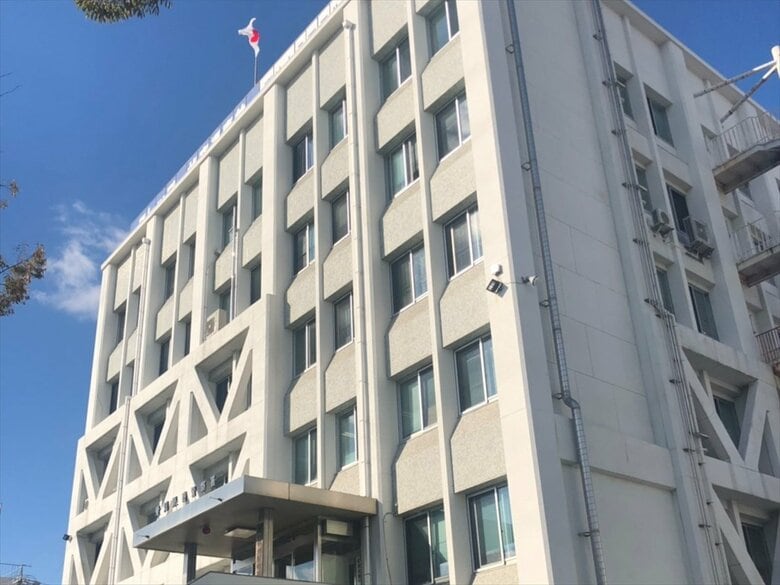 飼い犬の高齢チワワを自宅マンションの6階から落としたか 52歳女を逮捕  一命とりとめるも脳損傷で自力で立てず｜FNNプライムオンライン