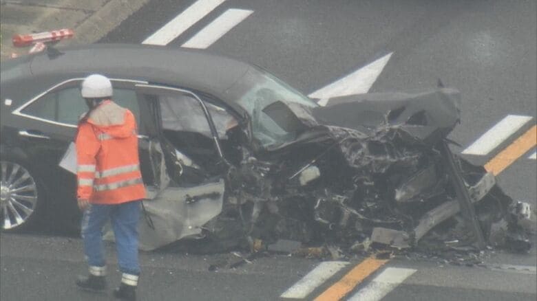 工事で対面通行中…中央道で事故起こした車が反対車線にはみ出し大型トラックと衝突 3台が絡む事故となり3人ケガ｜FNNプライムオンライン