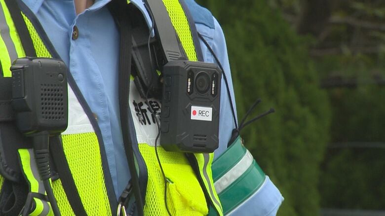 “ウェアラブルカメラ”活用した交通指導取締り 警察官の職務執行・交通違反状況を記録「適正な取締り確保へ非常に有効」新潟｜FNNプライムオンライン