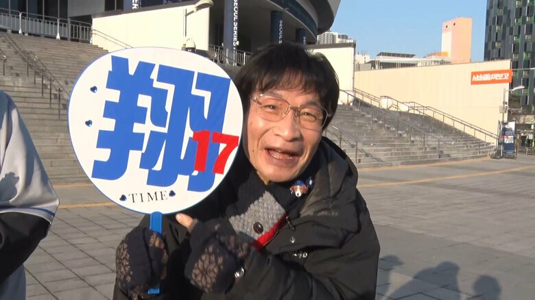 手には自作の「翔」うちわ