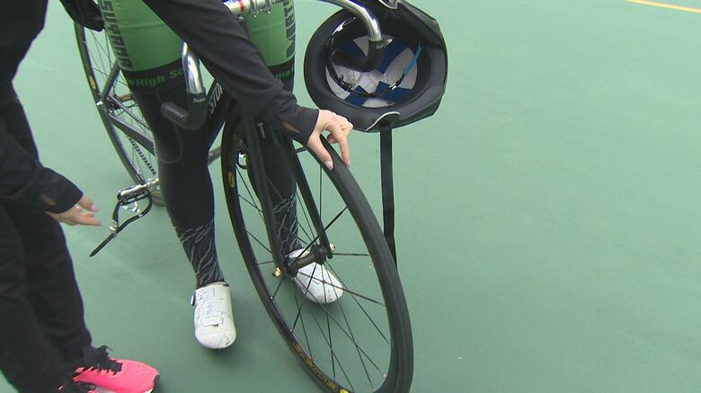 タイヤの幅は2cmほど