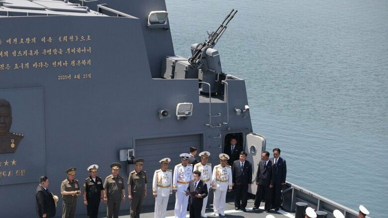 「崔賢」後部艦橋に増設された双連機関銃（2026年6月）
