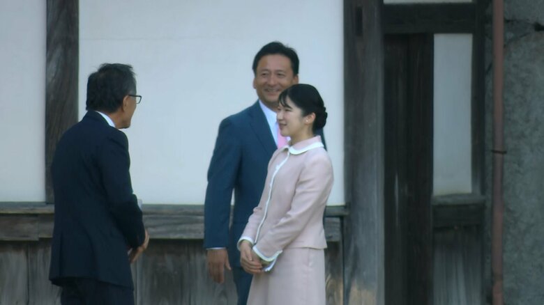 佐賀城を視察される愛子さま（10月11日）