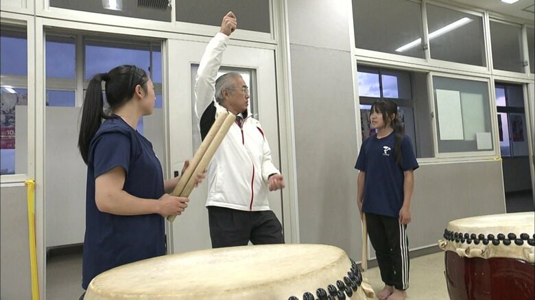 顧問の坂本さんの指導にも熱が入る