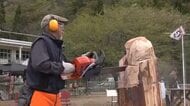 チェーンソーアートの初心者向け大会が初開催　丸太に思い思いのデザイン刻む　秋田・北秋田市
