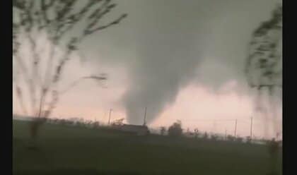 「巨大竜巻」が街を破壊　火の手が上がり、車は横転　多数の死傷者も…立て続けに2度発生　中国・江蘇省