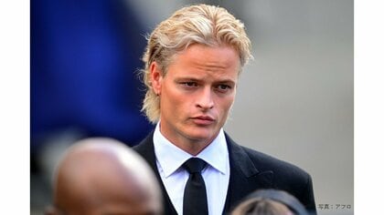 性犯罪で実刑判決の“王妃の長男”マリウス被告が義祖父・ハラルド国王の葬儀に参列　波紋を呼んだ「家族」としての受け入れ　揺れるノルウェー王室