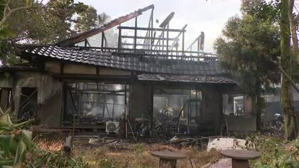 富山市で住宅から出火し3時間後に鎮火　家族は外出して留守けが人は無し