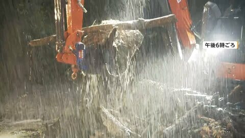 道路に土砂流出　撤去作業進む　千葉・鴨川市にレベル4大雨危険警報、土砂災害危険警報