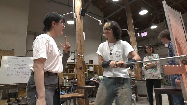 秋田とアメリカの美大生がガラスアートを共同制作