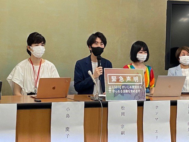 松岡宗嗣さん(中央)「世の中の動きを後退させる」