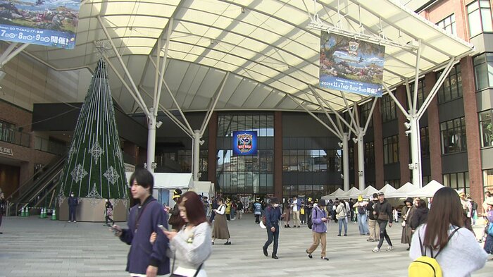 JR長崎駅前も多くの人