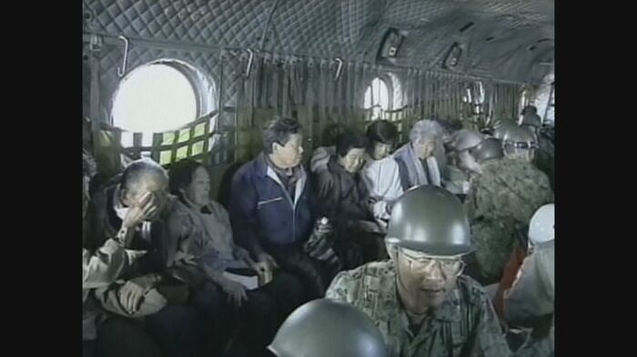 避難する住民(2004年)
