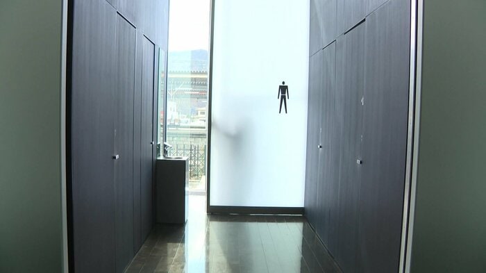 茅野市民館　マルチホール1Fトイレの「可動式の壁」