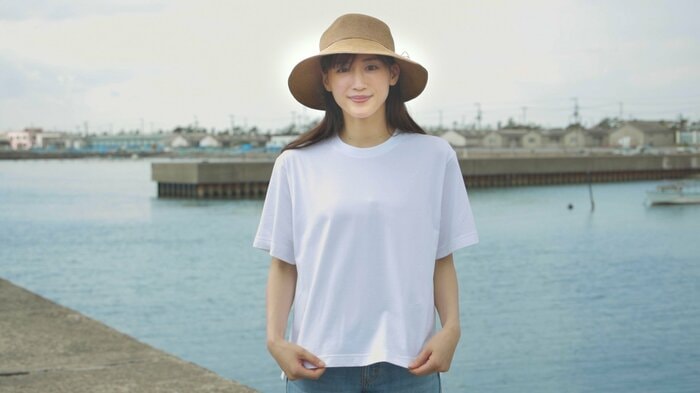 海風を感じてうれしく 綾瀬はるか