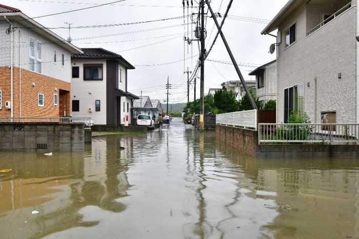 浸水住宅は感染症対策を! 清掃の際にはマスクや厚手の手袋を着用して…厚労省が注意喚起