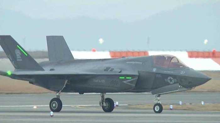 最新鋭ステルス戦闘機 F-35B ついに岩国基地到着