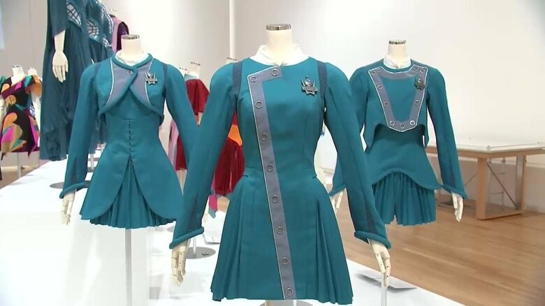 活動休止を発表の「Ｐｅｒｆｕｍｅ」　開催中の衣装展に駆け込むファン　岩手県盛岡市｜FNNプライムオンライン