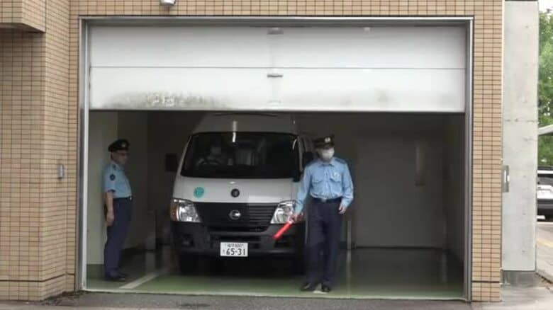 福井市内の理容店で女性店主を襲って逮捕　あわら市生まれの63歳の男を強盗殺人未遂の疑いで送検　女性店主は首に4週間のけが　｜FNNプライムオンライン