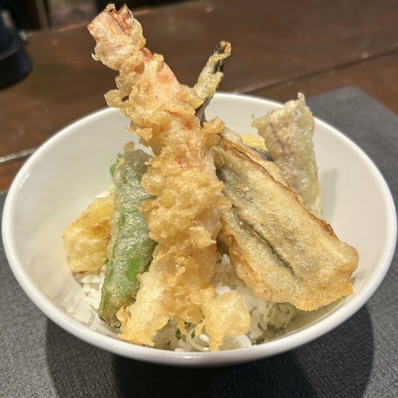 ジャンルを超えた創作料理…旬を味わう九条ネギと塩が決め手の創作丼『九日食堂』｜FNNプライムオンライン