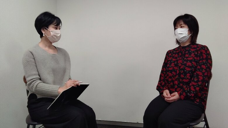 自身もそろそろ子どもに直接“性”の話しをと語る上谷さくら弁護士（右）