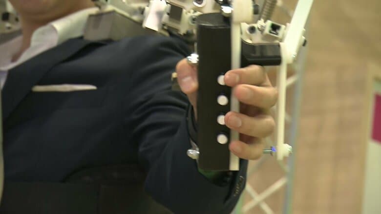 手元のボタンで操作する