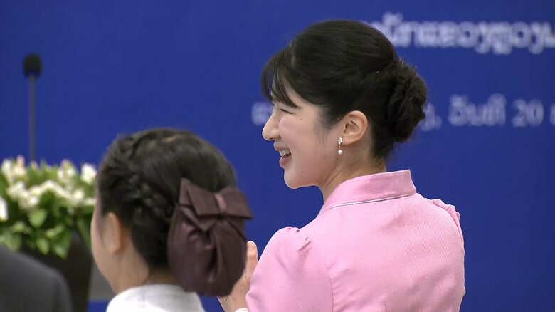 午餐会ではラオス語を交えておことばを述べられた　11月20日