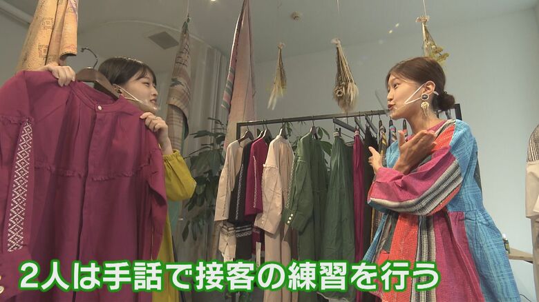 姉の平嶋沙帆さん（右）と妹の萌宇さん（左）