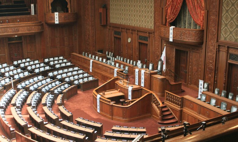 日本の国会議員の女性割合は衆参両院で15.4％、衆院に至っては9.9％と少数