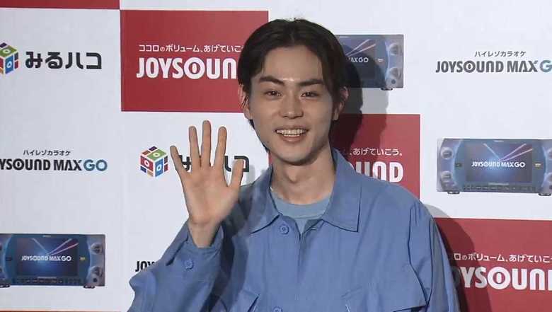 「はしゃぎ過ぎてケガも…」菅田将暉 週3で通う“カラオケ愛” 米津玄師とも熱唱