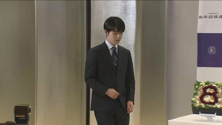地元・名古屋で会見を行った藤井聡太八冠(21)
