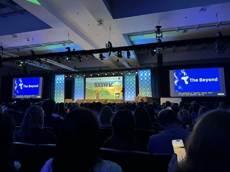 人気セッションでは2000人収容のホールがすぐ満席に