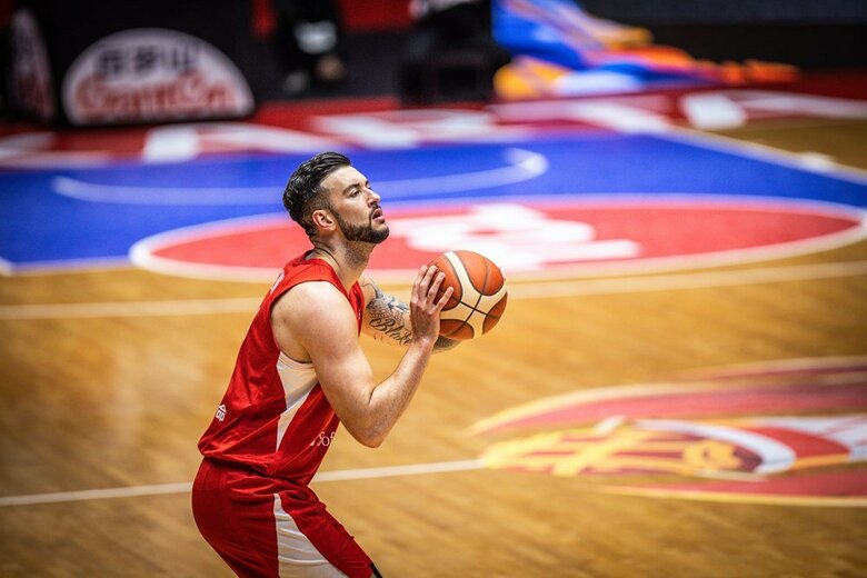 初戦に続きスターターとなったエヴァンス・ルーク選手（C）FIBA