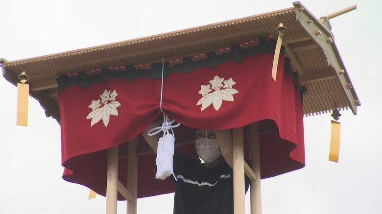 キリコの調整をする男性