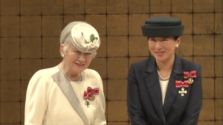 雅子さまを呼ばれて二人で会釈される皇后さま4（提供：日本赤十字社）