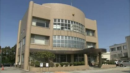 死因は窒息と判明、魚津市の建物非常階段で見つかった20～30代男性 身元は特定には依然至らず